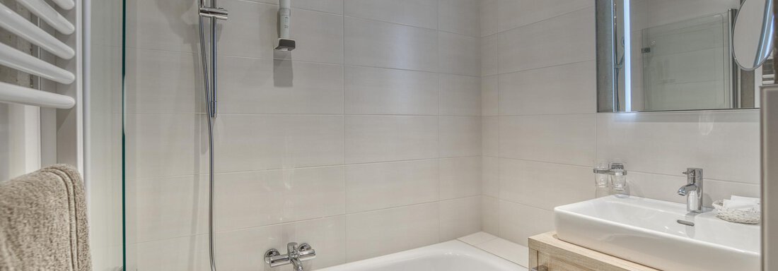 20250503 Zirbenzimmer mit Balkon 9 - Haus Waldesruh - Oetz