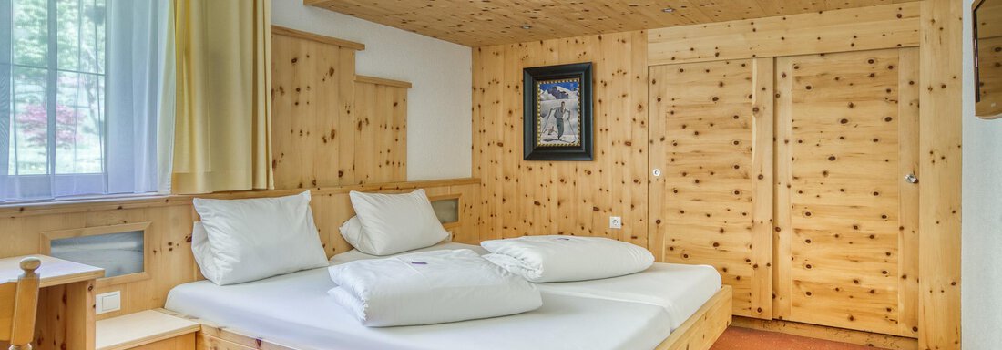 20250503 Zirbensuite mit Balkon 2 - Haus Waldesruh - Oetz