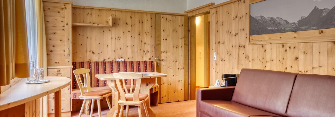 20250503 Zirbensuite mit Balkon 5 - Haus Waldesruh - Oetz