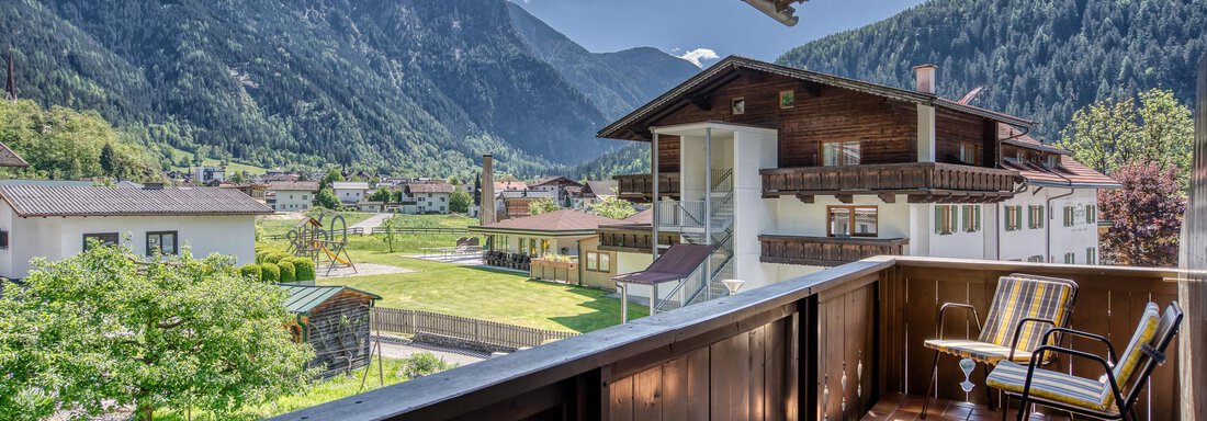 20250503 Zirbensuite mit Balkon 9 - Haus Waldesruh - Oetz