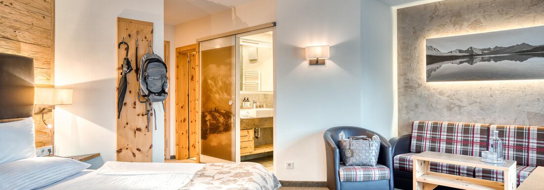 20250404 #107 Zirbensuite 2 Pax 3 - Hotel Habicher Hof - Oetz