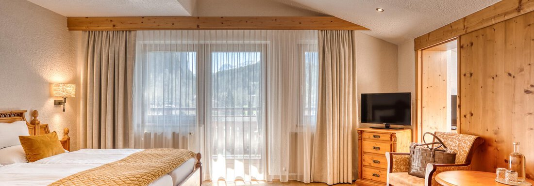 20250404 #303 Romantiksuite 1 | © Rami Diab, © Rami Diab (CC C) 20250404 #303 Romantiksuite 1 - Hotel Habicher Hof - Oetz