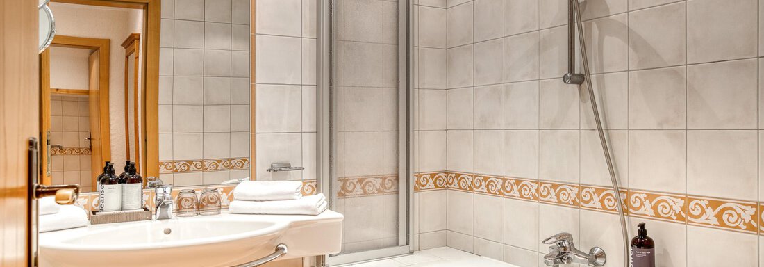 20250404 #303 Romantiksuite 7 - Hotel Habicher Hof - Oetz