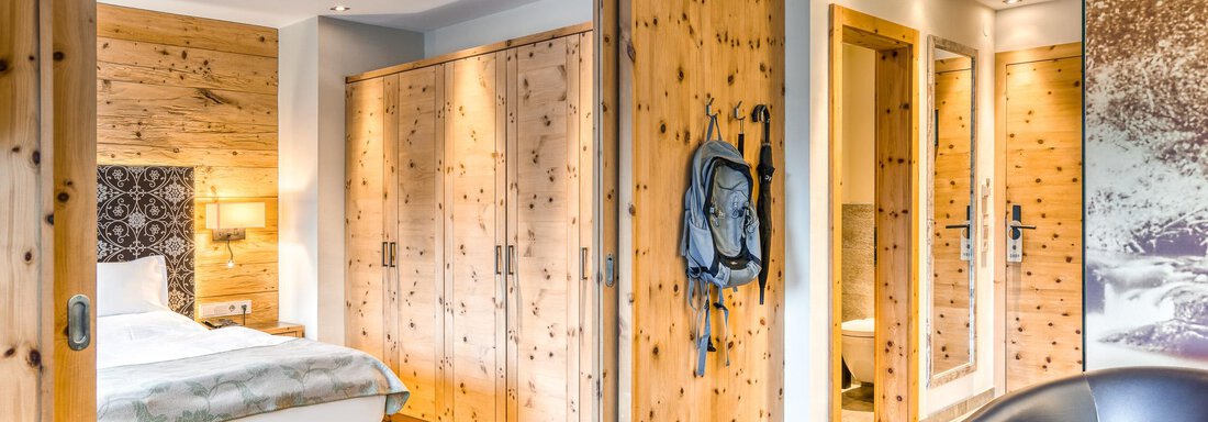 20250404 #307 Zirbensuite 4 Pax 3 | © Rami Diab, © Rami Diab (CC C) 20250404 #307 Zirbensuite 4 Pax 3 - Hotel Habicher Hof - Oetz
