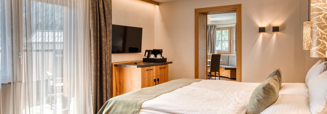 20250404 #104 Turmsuite Deluxe 1 | © Rami Diab, © Rami Diab (CC C) 20250404 #104 Turmsuite Deluxe 1 - Hotel Habicher Hof - Oetz