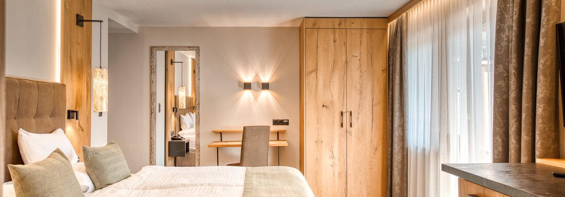 20250404 #104 Turmsuite Deluxe 2 - Hotel Habicher Hof - Oetz