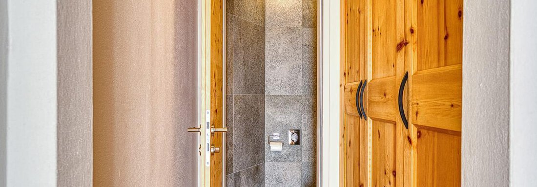 WC Zirbenzimmer Enzian - Posthotel Kassl - Oetz