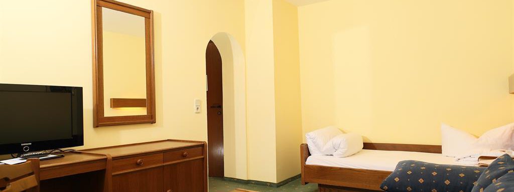 Einzelzimmer mit Balkon - Posthotel Kassl - Oetz