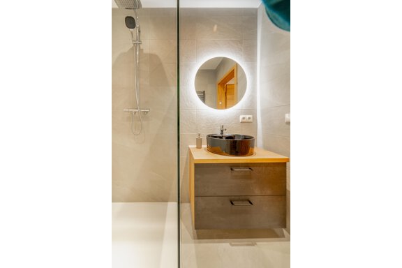 02-21-Bad-Max - Oetztaler Lausbubenhaus Max & Moritz - Ötztal Bahnhof