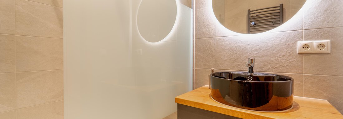 02-22-Bad-Max - Oetztaler Lausbubenhaus Max & Moritz - Ötztal Bahnhof