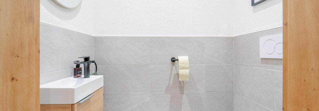 02-31-WC-Max - Oetztaler Lausbubenhaus Max & Moritz - Ötztal Bahnhof