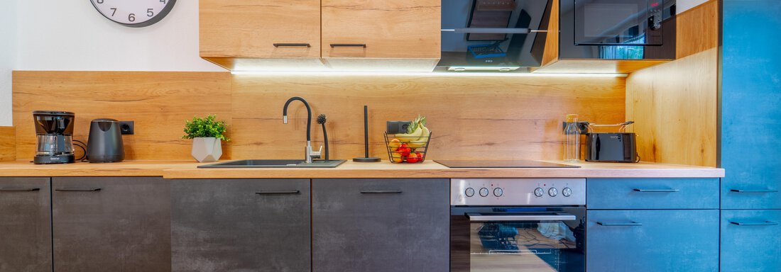 01-04-Kueche-Moritz - Oetztaler Lausbubenhaus Max & Moritz - Ötztal Bahnhof