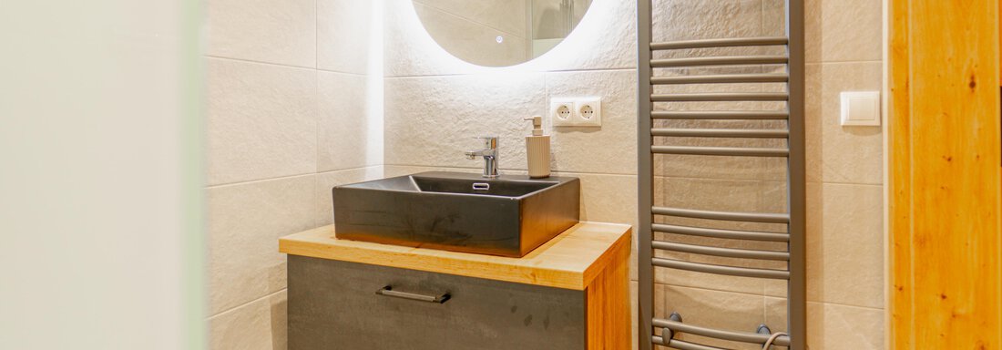 01-21-Bad-Moritz - Oetztaler Lausbubenhaus Max & Moritz - Ötztal Bahnhof