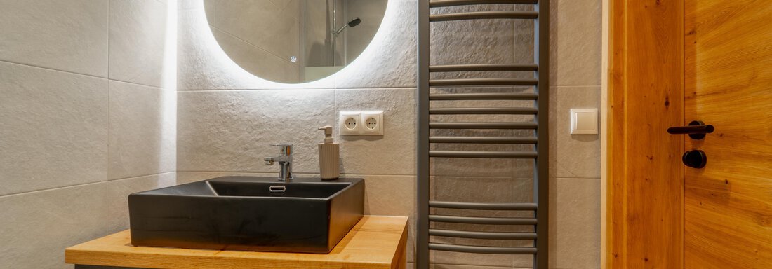 01-23-Bad-Moritz - Oetztaler Lausbubenhaus Max & Moritz - Ötztal Bahnhof