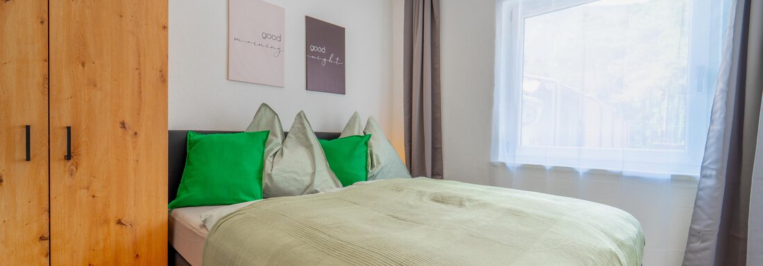 01-51-Schlafzimmer-2-Moritz - Oetztaler Lausbubenhaus Max & Moritz - Ötztal Bahnhof