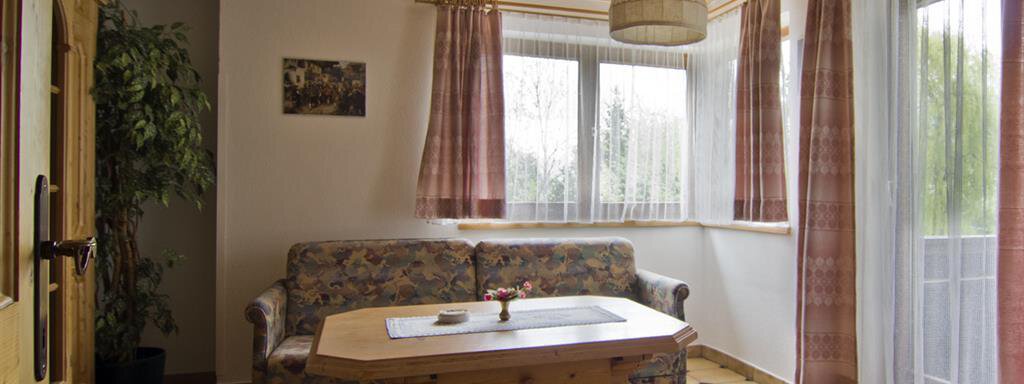 Wohnzimmer | © JI Wohnzimmer - Apparthotel Riina - Sautens
