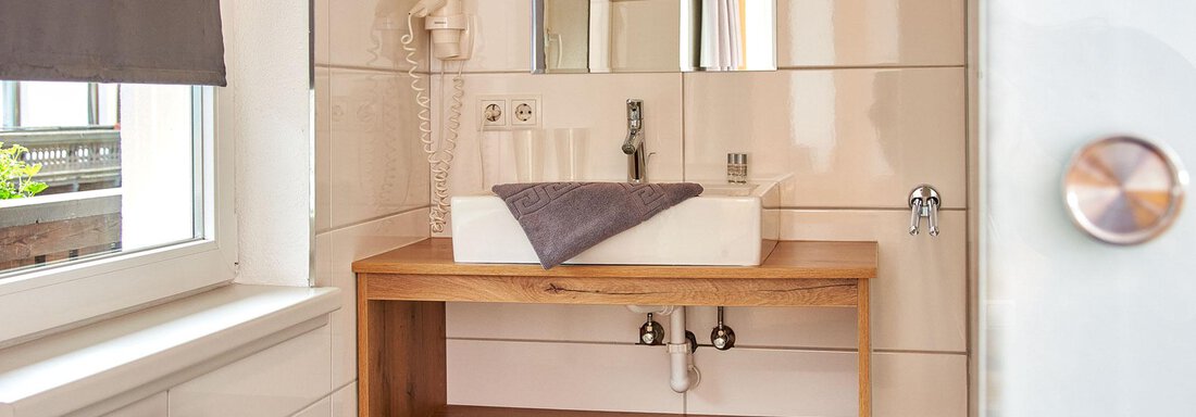 Badezimmer - Biker Gasthof Hotel Post - Sautens
