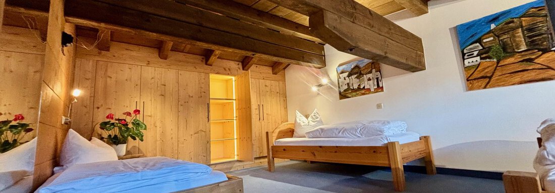 Neu: Maisonette Schlafzimmer - Ferienhaus Alpina - Sautens