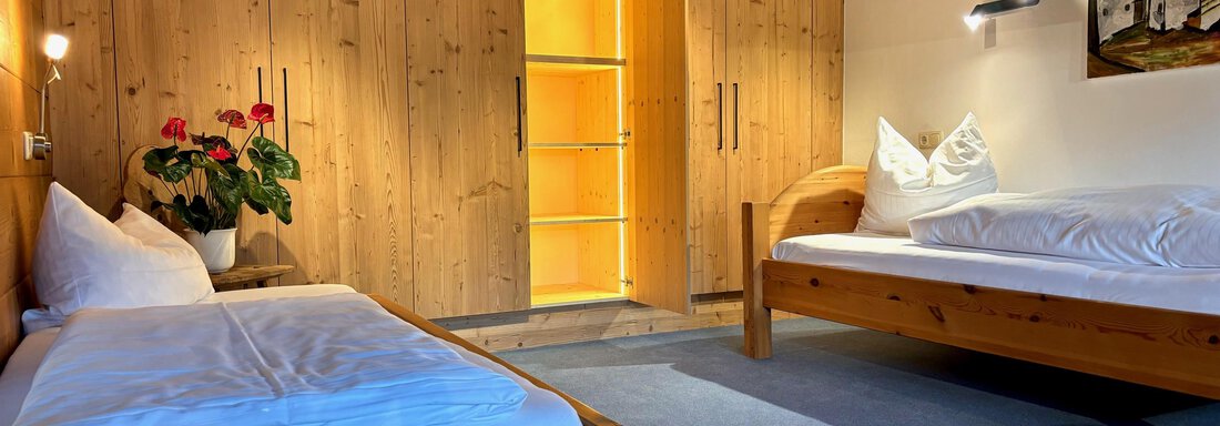 Neu: Maisonette Schlafzimmer - Ferienhaus Alpina - Sautens