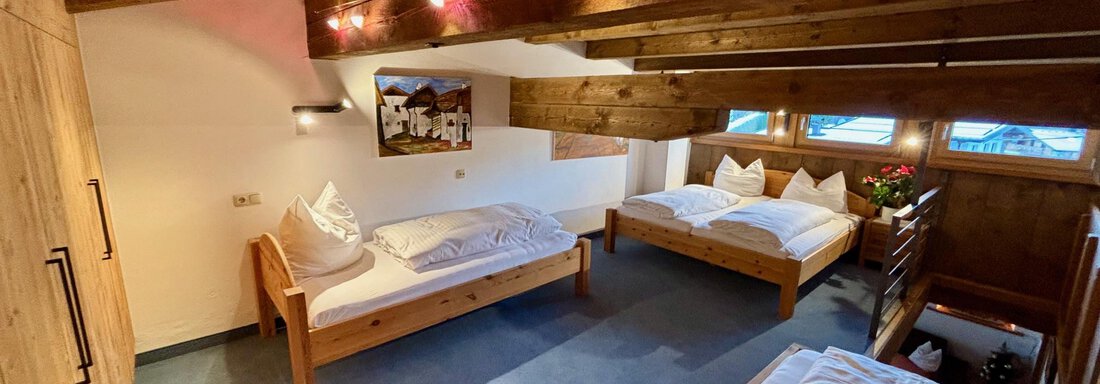 Neu: Maisonette Schlafzimmer - Ferienhaus Alpina - Sautens