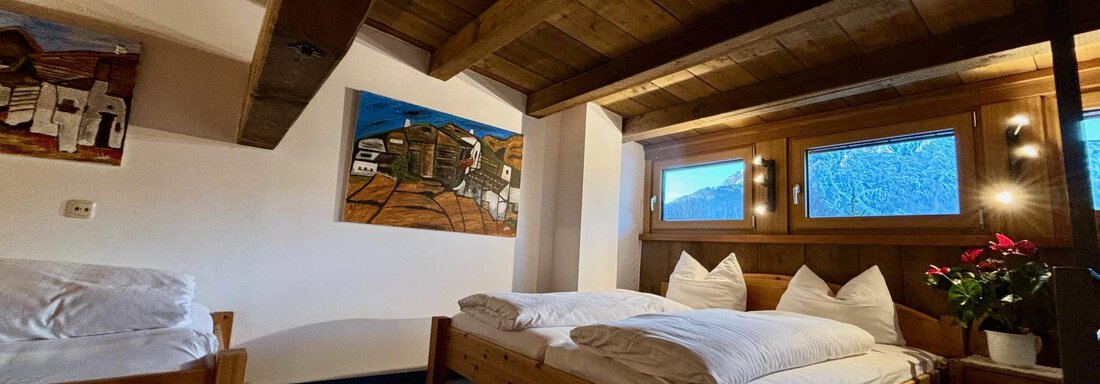 Neu: Maisonette Schlafzimmer - Ferienhaus Alpina - Sautens