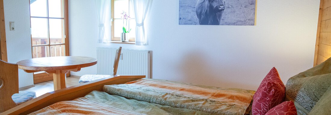 Schlafzimmer mit Balkon - Ferienwohnungen Inka - Sautens