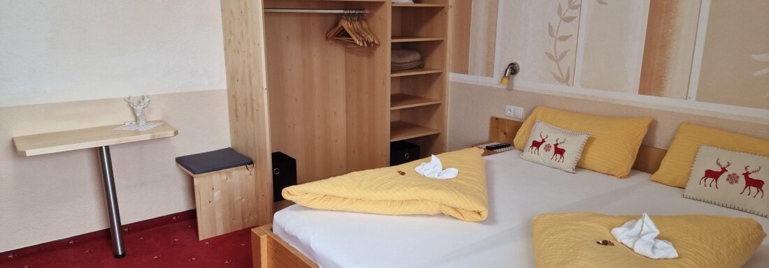 Schlafzimmer 1 - Gästehaus Fernblick - Sautens