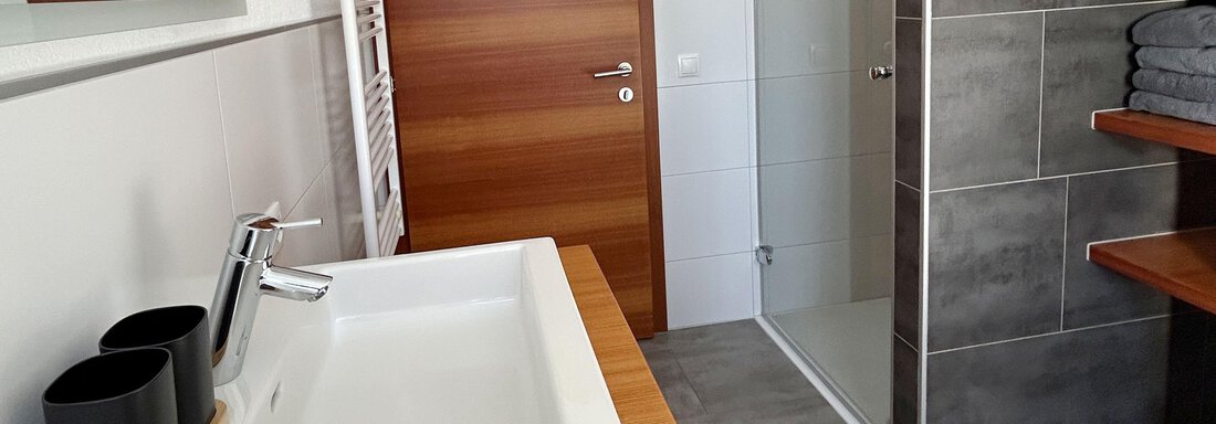 Bad_1-2 - Haus Dahuam - Sautens