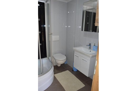 Badezimmer mit Dusche und Wc - Haus Susi - Sautens