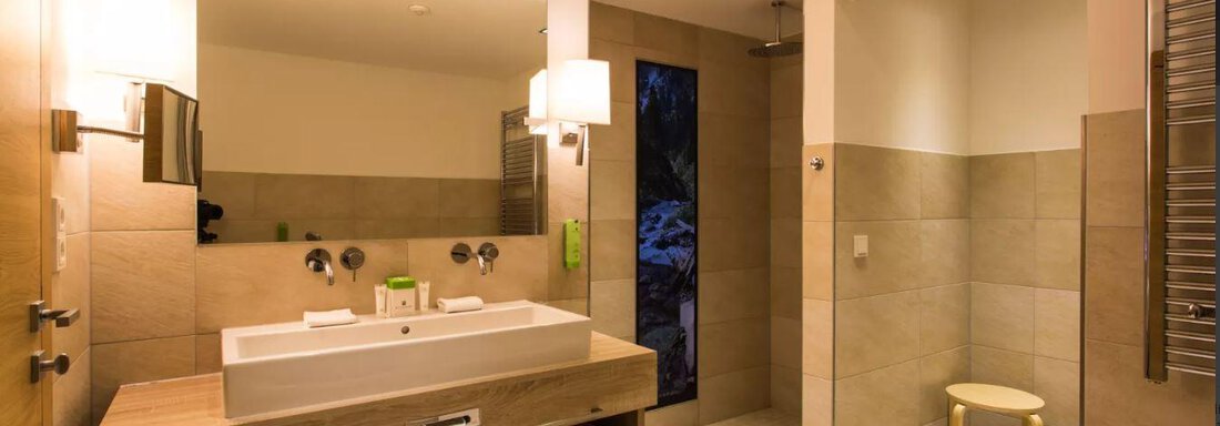 Suite Roter Kogel Badezimmer - Hotel Ritzlerhof - Sautens