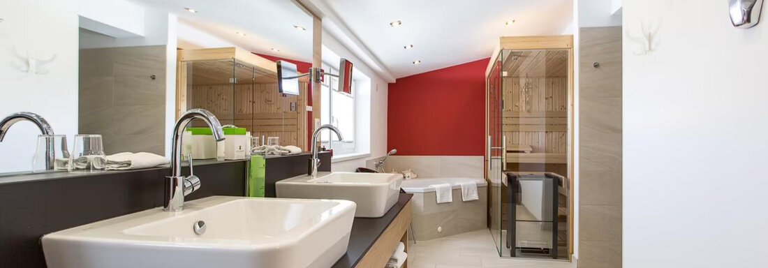Badezimmer Mastersuite Wildspitze mit Sauna - Hotel Ritzlerhof - Sautens