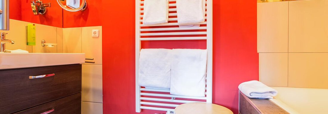 Badezimmer Rotes Wandl - Hotel Ritzlerhof - Sautens