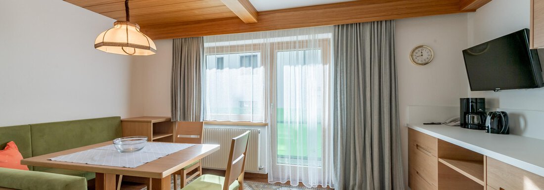181114_124337-50 A cozy living and dining room with modern furniture. Large windows provide plenty of daylight. - Apart Hotel Garni Wieser - Sölden