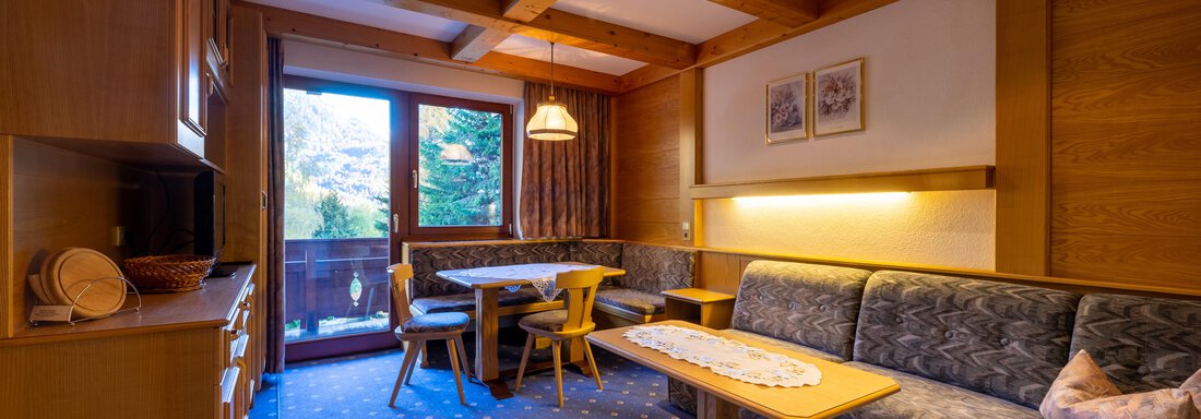 DSC00462-HDR A cozy living space with wooden furniture, a seating area, and a dining area. Large windows offer a view outside and let in plenty of light. - Appartementhaus Karlinger - Sölden