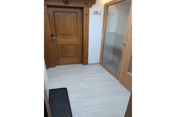 Hausgang mit Abschlusstür - Appt. Rosmarie - Sölden