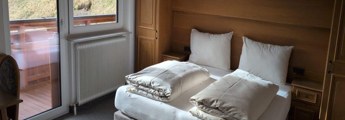 Schlafzimmer mit Boxspringbett - Appt. Rosmarie - Sölden