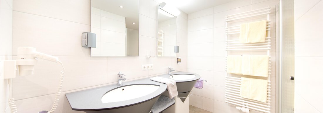 Bad Familienzimmer - Frühstückspension Astoria - Sölden