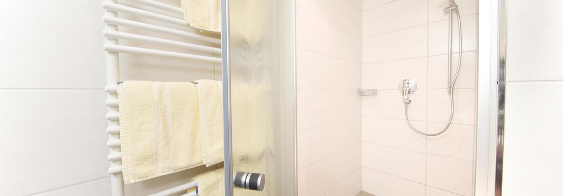 Dusche Familienzimmer - Frühstückspension Astoria - Sölden