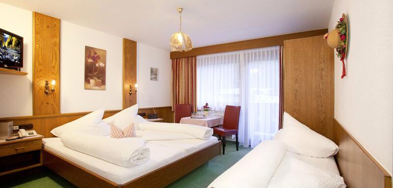 Dreibettzimmer | © Nösig Isidor Dreibettzimmer - Gästeheim Prantl - Sölden