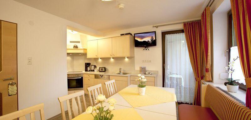 Wohnküche TOP 1-A für 10-12 Personen | © Alois Gufler Wohnküche TOP 1-A für 10-12 Personen - Gästeheim Prantl - Sölden