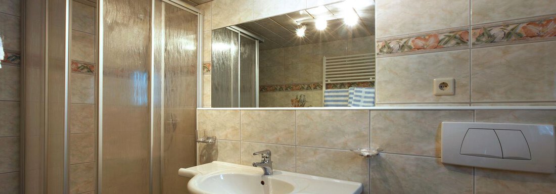 Badezimmer | © Rebecca Klocker, Gasthof Moosalm (CC C) Badezimmer - Gasthof Moosalm - Sölden