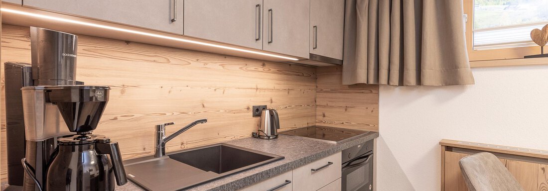 Küche mit Sitzecke - Gustl's Ferienhäusl - Sölden