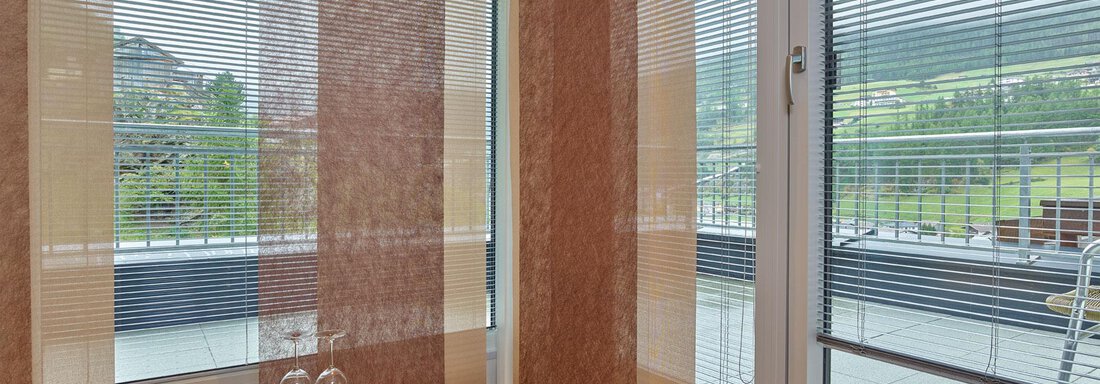 A modern room with large windows and a beautiful view of nature. The combination of wood and glass creates a bright and inviting atmosphere. - Haus Fontana - Sölden