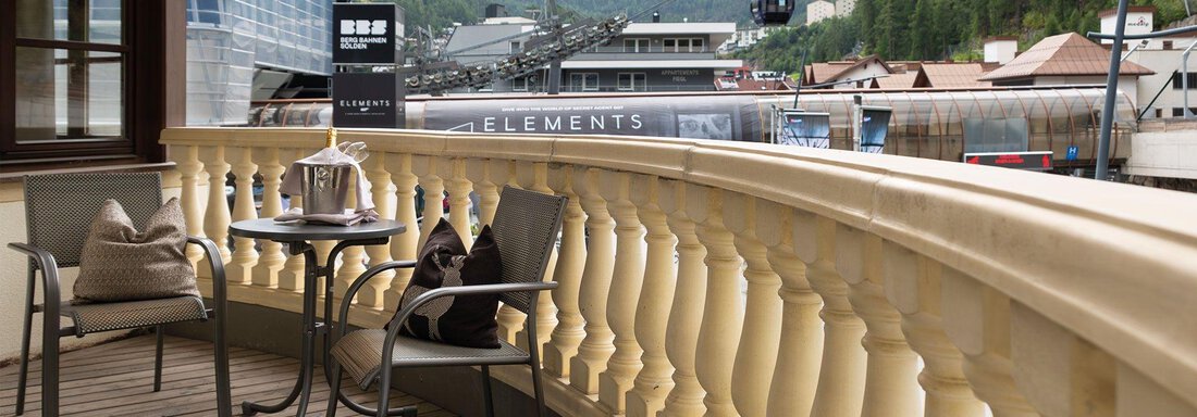 Balkon mit Blick zur Gaislachkoglbahn - Hotel Valentin - Sölden