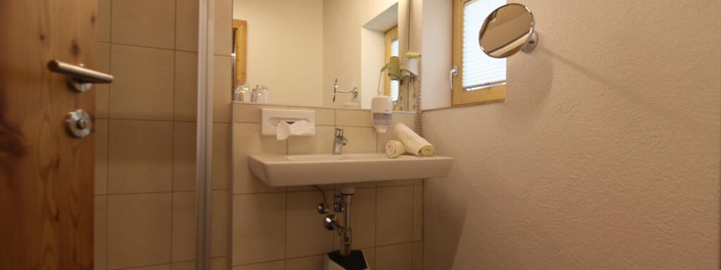 Doppelzimmer Kiefer Bad 31 - Pension Waldesruh - Sölden