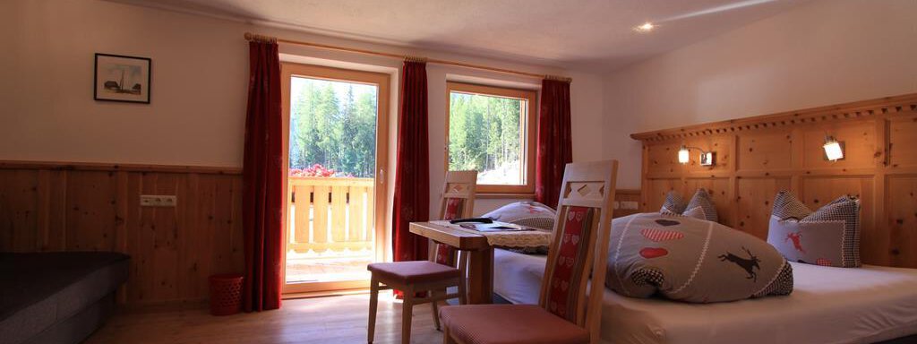 Dreibettzimmer Tanne 28 Dreibettzimmer Tanne 28 - Pension Waldesruh - Sölden