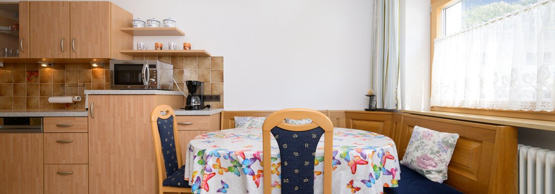 Küche mit Esstisch - Apart Martina - Umhausen