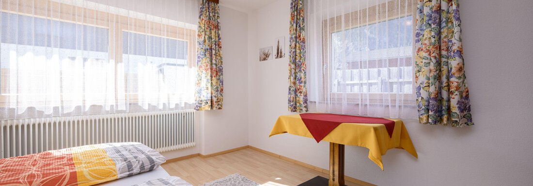 Gemütliches Schlafzimmer im EG - Apart Martina - Umhausen