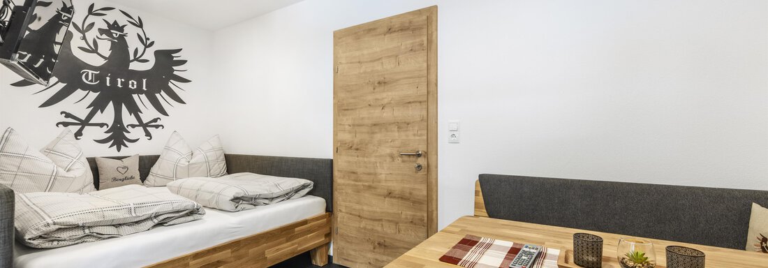 Essbereich und Bett - Appart 69 - Umhausen