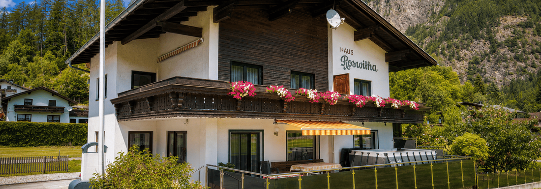 House Roswitha from a bird's-eye view - Biancas Ferienwohnung im Haus Roswitha - Umhausen